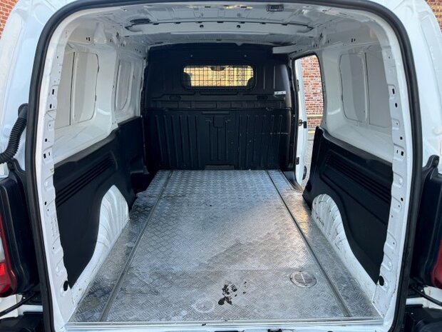 Peugeot partner XL "LICHTE VRACHT" Navi/CARPLAY/euro6d/2020