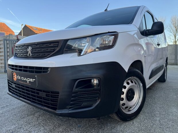 Peugeot partner XL "LICHTE VRACHT" Navi/CARPLAY/euro6d/2020