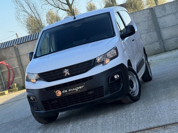 Peugeot partner XL "LICHTE VRACHT" Navi/CARPLAY/euro6d/2020
