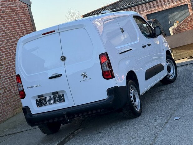 Peugeot partner XL "LICHTE VRACHT" Navi/CARPLAY/euro6d/2020