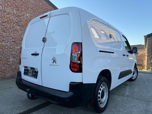 Peugeot partner XL "LICHTE VRACHT" Navi/CARPLAY/euro6d/2020