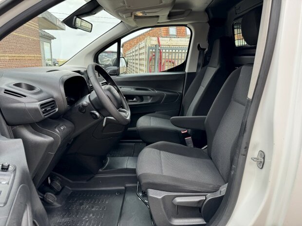 Citroen Berlingo"LICHTE VRACHT"benzine/trekhaak/80000km/2022