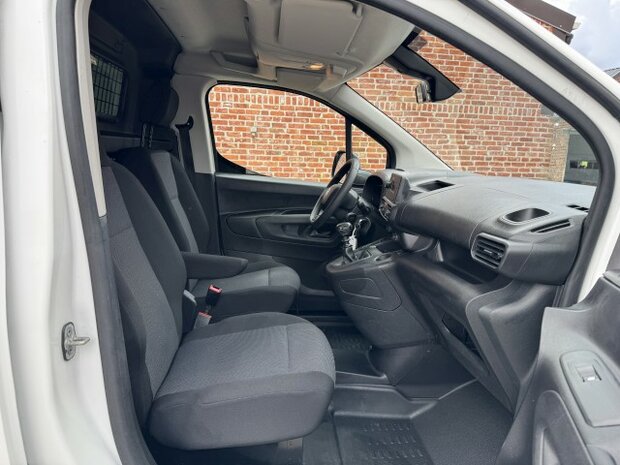 Citroen Berlingo"LICHTE VRACHT"benzine/trekhaak/80000km/2022