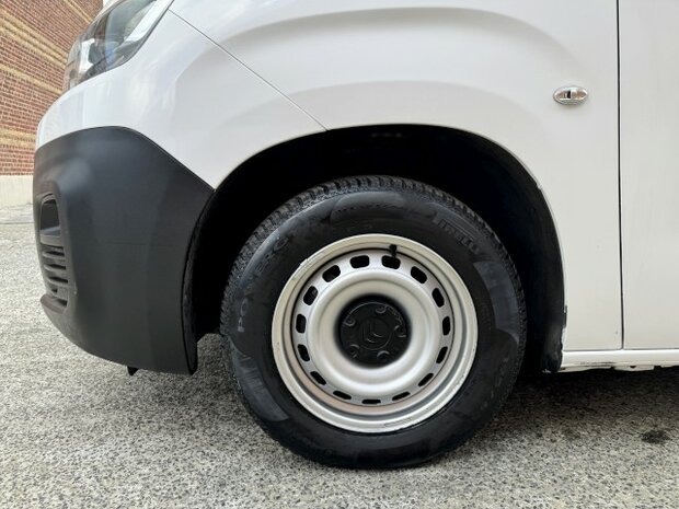 Citroen Berlingo"LICHTE VRACHT"benzine/trekhaak/80000km/2022