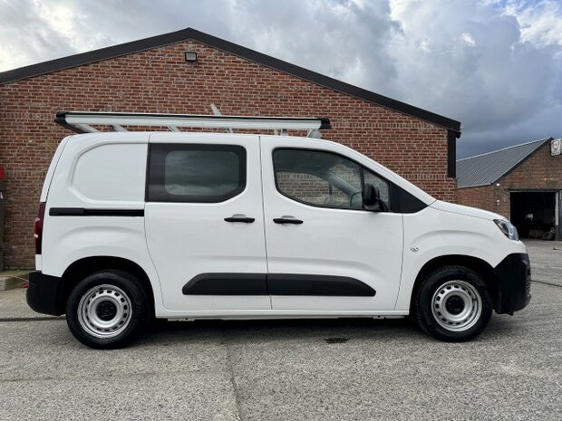 Citroen Berlingo"LICHTE VRACHT"benzine/trekhaak/80000km/2022