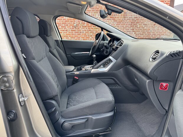 Peugeot 3008 1.6i "GARANTIE" cruise/clima/trekhaak/benzine!