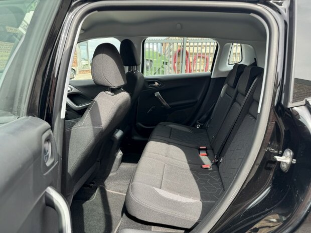 Peugeot 2008 1.2i "GARANTIE" Navi/clima/pdc/75 000km/oh-boek