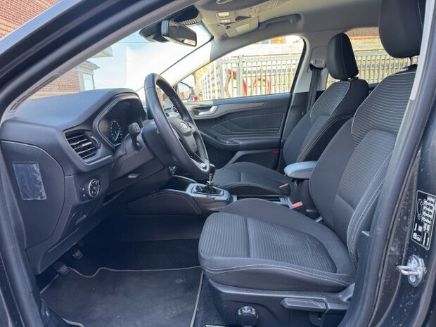 Ford focus 1.0i "80 000km" carplay/keyless/cruise/camera