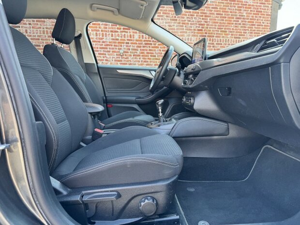 Ford focus 1.0i "80 000km" carplay/keyless/cruise/camera