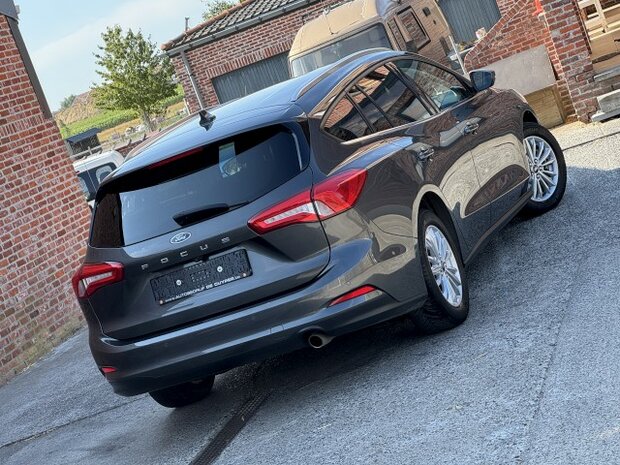 Ford focus 1.0i "80 000km" carplay/keyless/cruise/camera