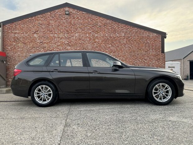 Bmw 316d touring "FACELIFT" Navi/cruise/pdc/clima/ohboek/eu6