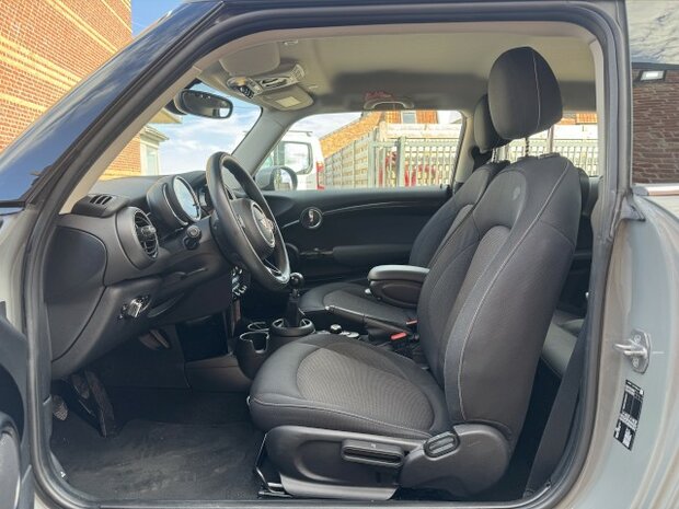 Mini One cooper 1.5i "65 000KM" pdc/clima/led/oh-boek/2020