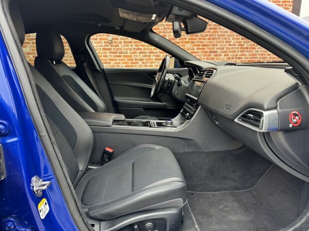 Jaguar Xe "R-sport" Xenon/keyles/MERIDAN/trekhaak/AUTOMAAT