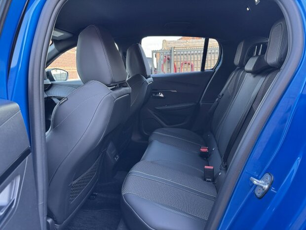 Peugeot 208 "AUTOMAAT" Gt-line/full-option/1500km/2024