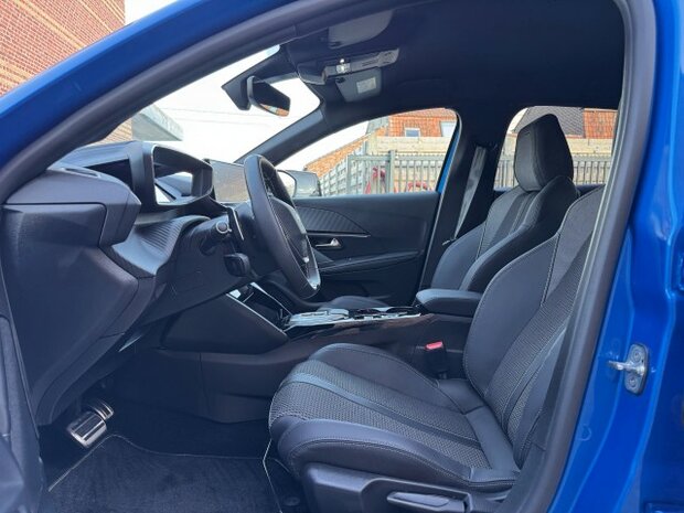 Peugeot 208 "AUTOMAAT" Gt-line/full-option/1500km/2024